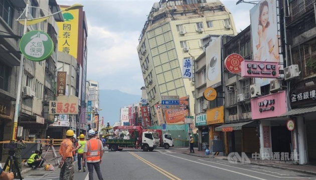 На Тайвані через землетруси зруйновані будівлі, закриті школи й офіси