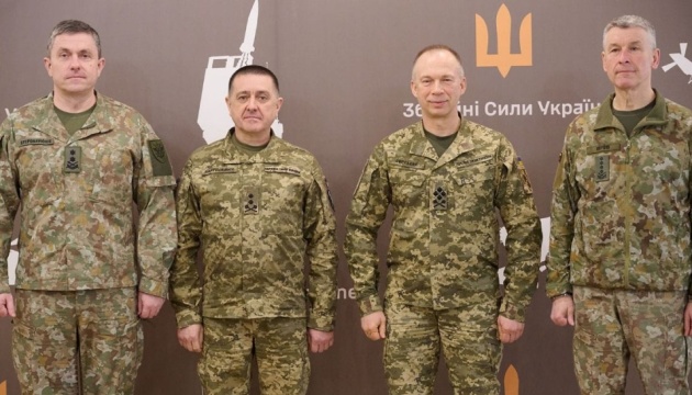 Le commandant en chef des forces ukrainiennes s’entretient avec les dirigeants militaires lituaniens 