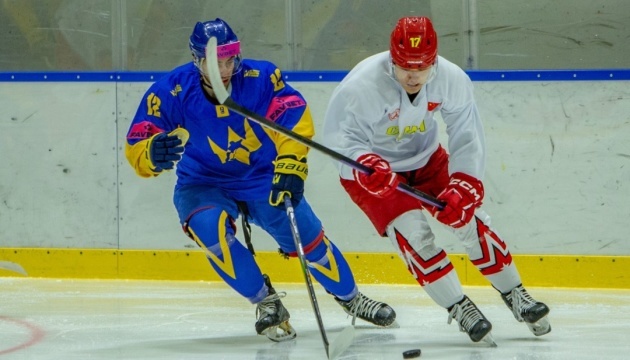 Українські хокеїсти розгромили китайців перед чемпіонатом світу