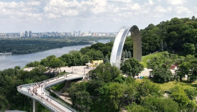 З Арки дружби народів у Києві можна зробити веселку чи символ ЛГБТ - голова Інституту нацпам’яті