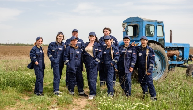 На Миколаївщині за підтримки Данії та ООН стартували курси для трактористок