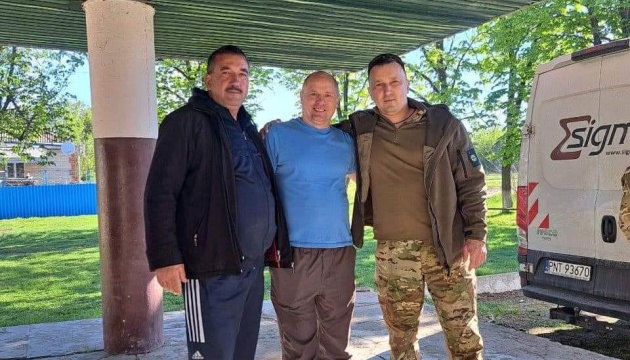 Польський підприємець відвіз дві тонни допомоги українським військовим на передову