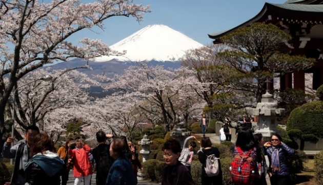 В Японії закриють вид на Фудзіяму через наплив туристів