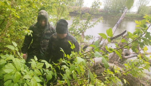 В Україні затримали двох чоловіків, які вплав повернулися з-за кордону