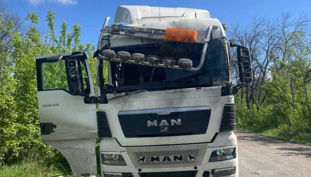 Загарбники дроном атакували вантажівку у Вовчанську, водій - у важкому стані