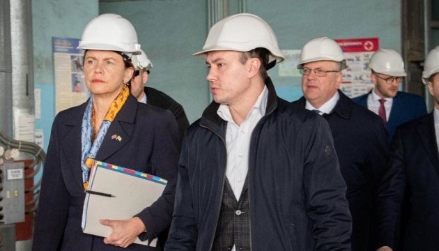 Latvian FM visits power facility damaged by Russians in Ukraine