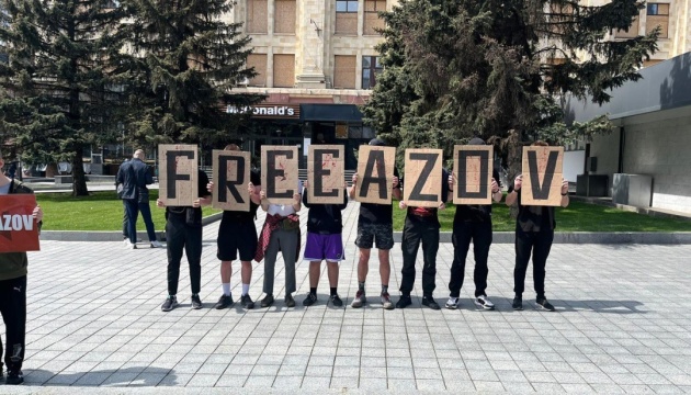 У Києві, Львові та Харкові пройшли акції на підтримку полонених захисників Маріуполя