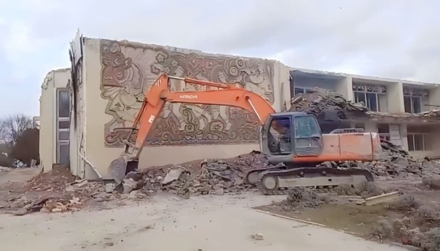 В Євпаторії окупанти знищили унікальну мозаїку «Гуцульський танок» - ЗМІ