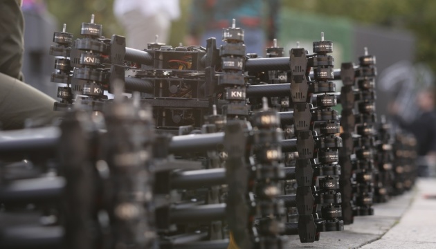 На Закарпатті під час благодійного марафону зібрали кошти на дві автівки та 66 дронів для ЗСУ