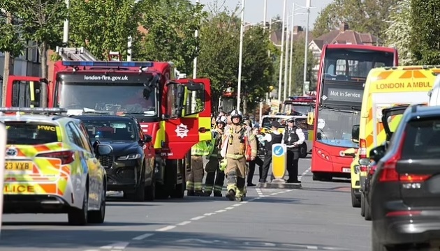 У Лондоні затримали чоловіка із мечем, який напав на людей і вбив дитину