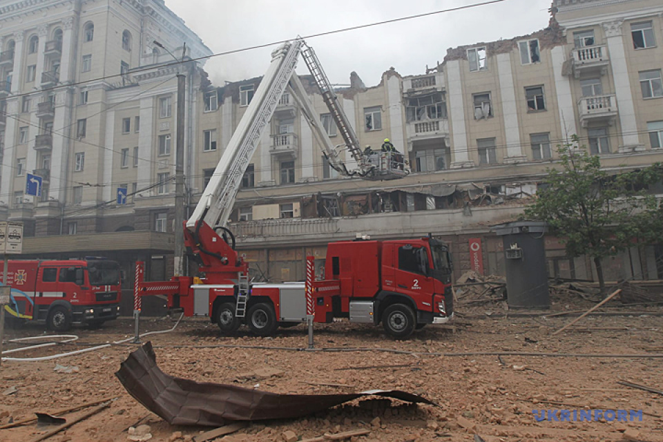 Konsekwencje rosyjskiego ataku rakietowego na budynek mieszkalny w Dnieprze / Fot. Mykoła Miakszykow, Ukrinform