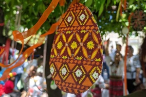 В Афінах відбувся фестиваль, під час якого створили «писанкове дерево»
