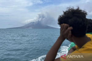 Повторне виверження вулкану: в Індонезії евакуювали людей та призупинили авіарейси