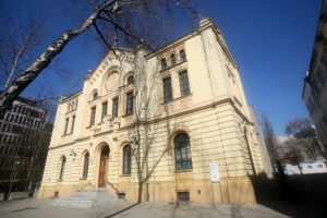 У Варшаві намагалися підпалити синагогу «коктейлями Молотова»