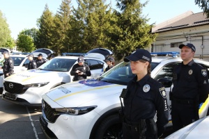 Поліція отримала від партнерів автомобілі для груп із протидії домашньому насильству