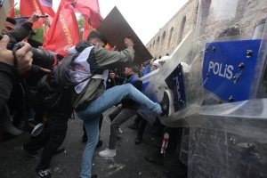 Кількість затриманих під час першотравневого мітингу в Стамбулі зросла до 210 людей