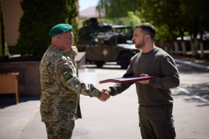 Zelensky entrega condecoraciones a los guardias fronterizos