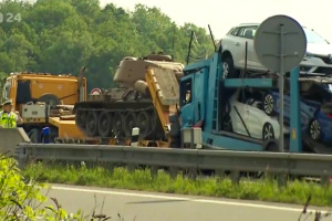 У Чехії вантажівка зіткнулася з тягачем, що перевозив історичний танк - загинула людина