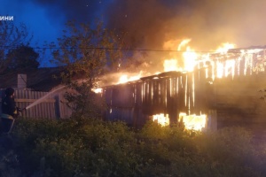 На Сумщині внаслідок удару РФ постраждали двоє людей, рятувальники ліквідували пожежі
