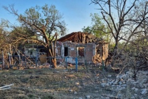 Russischer Angriff auf Region Sumy: Zwei Menschen verletzt, Feuerwehr löschte Brände