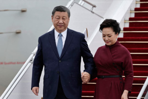 Лідер Китаю починає турне країнами Європи - Сі Цзіньпін прибув до Франції