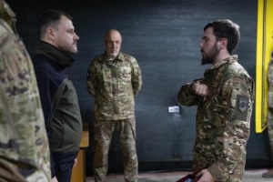 Le ministre ukrainien de l'Intérieur a remis des médailles honorifiques aux militaires de la brigade Azov 