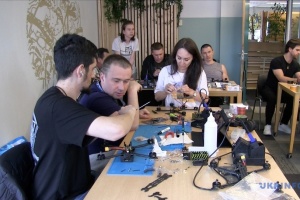 In Netherlands, Ukrainian soldiers undergoing rehabilitation and volunteers assemble drones for AFU