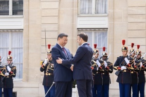 Макрон та Сі Цзіньпін проводять переговори у Єлисейському палаці