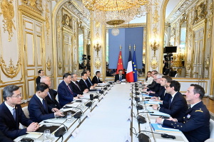 Сі - на зустрічі з Макроном: Китай і Франція мають спільно запобігти новій «холодній війні»