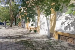 Officials show aftermath of last evening's shelling of Kherson