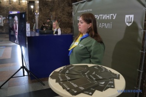 キーウ中央鉄道駅にウクライナ軍への入隊情報ポイント開設
