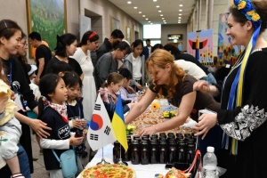 На культурному фестивалі у Південній Кореї представили український стенд