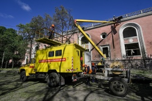 Russian attack in Zaporizhzhia damages residential buildings, educational institutions, hospital