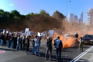 У Тель-Авіві протестувальники перекрили шосе, вимагаючи звільнення заручників у секторі Гази