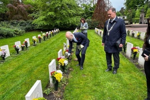 Посол України в Нідерландах вшанував пам'ять загиблих у Другій світовій війні