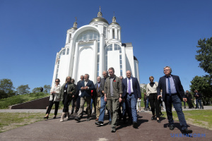 Міжнародна делегація відвідала Київщину в День пам’яті та перемоги
