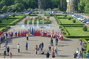 В Ужгороді до Дня Європи 70 артистів заспівали «Оду радості»