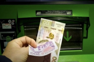 У Торецьку гроші можна зняти у двох банкоматах - відділення Ощадбанку поки не працює
