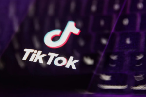 TikTok почне маркувати контент, створений за допомогою штучного інтелекту