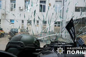 Evakuierung aus Krasnohoriwka: Russen nehmen Polizeifahrzeug von „Weißen Engeln“ unter Beschuss