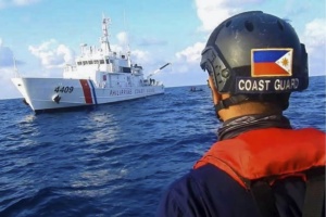 Філіппіни направили кораблі на атол у Південнокитайському морі, де Китай будує штучний острів