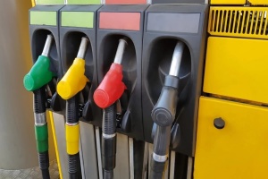У Казахстані запровадять окремі ціни на бензин і дизель для іноземців