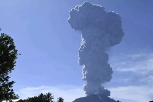 В Індонезії евакуювали жителів семи сіл через виверження вулкана