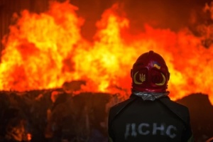 Hochhäuser und Garagen bei Angriff auf Charkiw getroffen