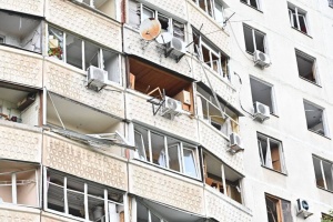 Enemy strikes at residential sector of Kharkiv, five injured reported
