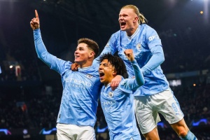 "Manchester City" defeats "Tottenham" to become leaders of Premier League
