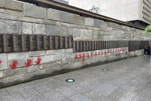 Вандали розмалювали меморіал жертвам Голокосту в Парижі