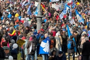 Росія використала антивоєнні мітинги у Німеччині для підриву підтримки України - Bloomberg