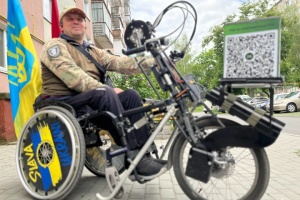 На Тернопільщині волонтер на візку проїхав понад 300 кілометрів, що зібрати гроші на FPV- дрони 