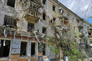 Guerre en Ukraine : Au moins dix-neuf blessés après une frappe aérienne russe sur Kherson 
